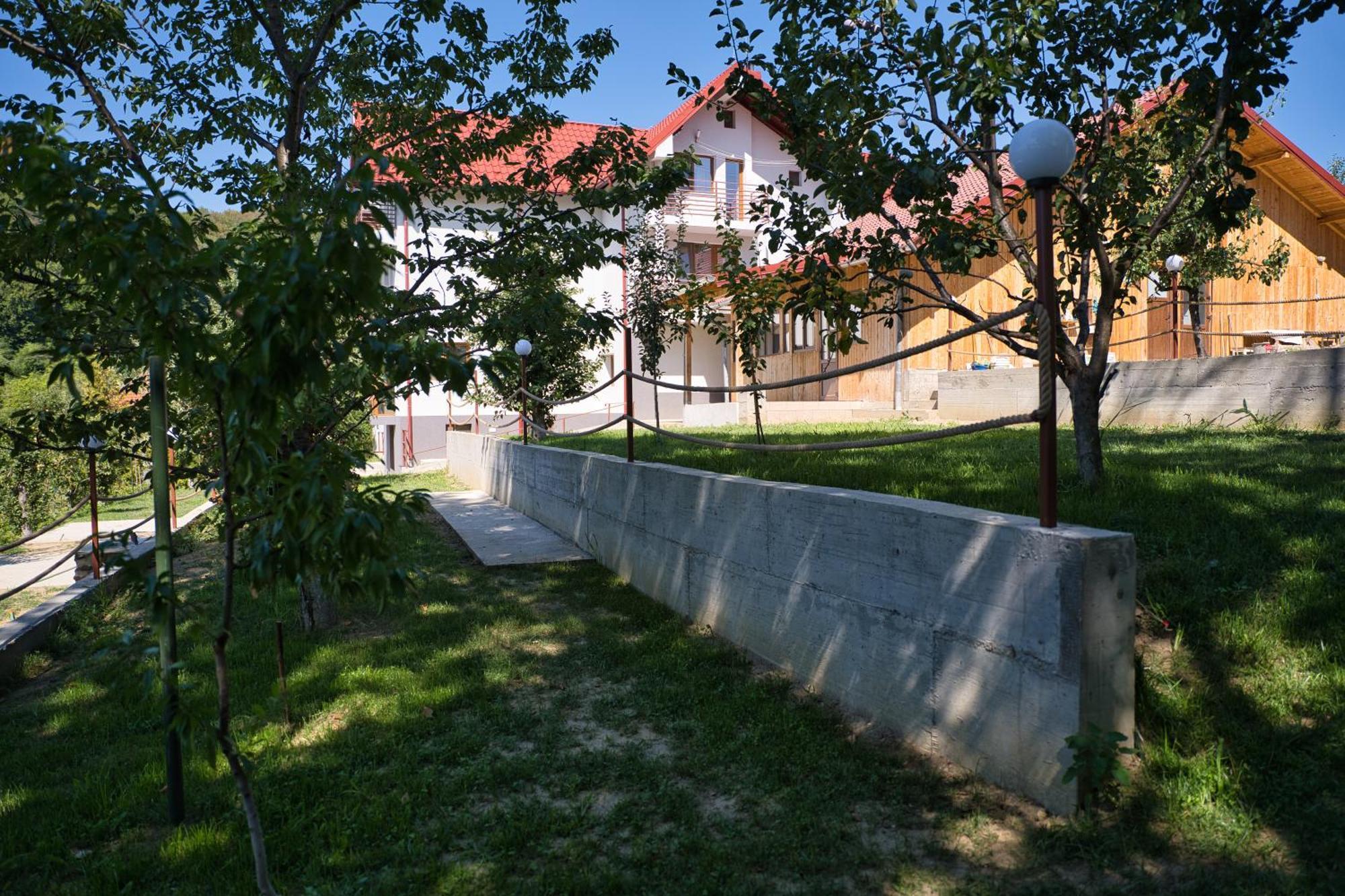 Perla Argesului, Ciubar, Piscina, Lift, Gratar, Cabana, Pensiuni, Hotel Cazare Transfagarasan Curtea De Arges Albestii de Arges Ngoại thất bức ảnh