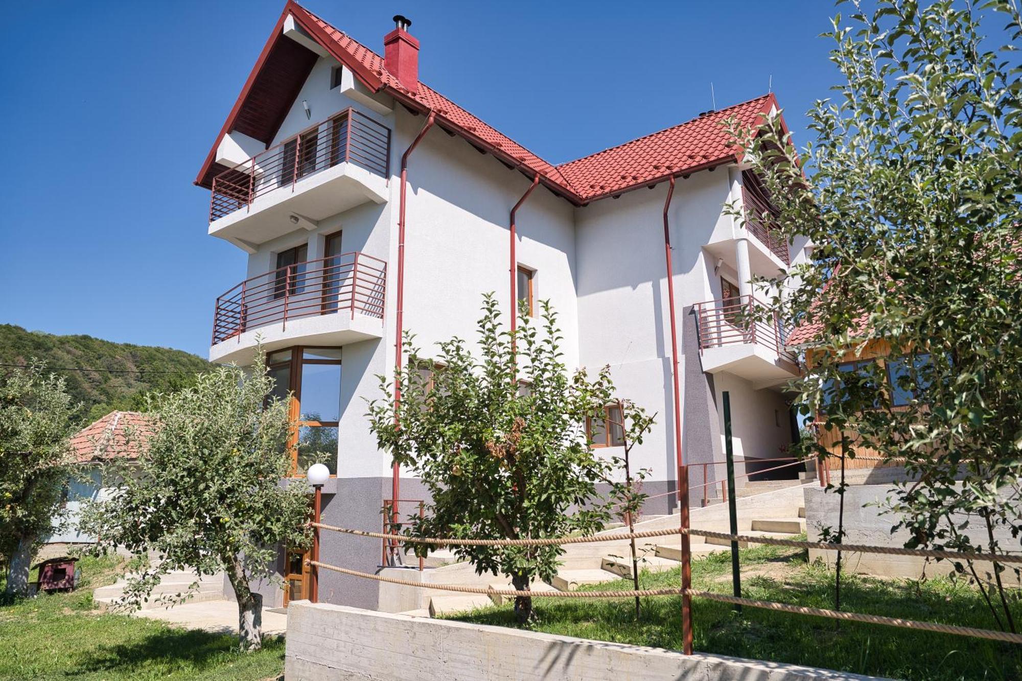Perla Argesului, Ciubar, Piscina, Lift, Gratar, Cabana, Pensiuni, Hotel Cazare Transfagarasan Curtea De Arges Albestii de Arges Ngoại thất bức ảnh