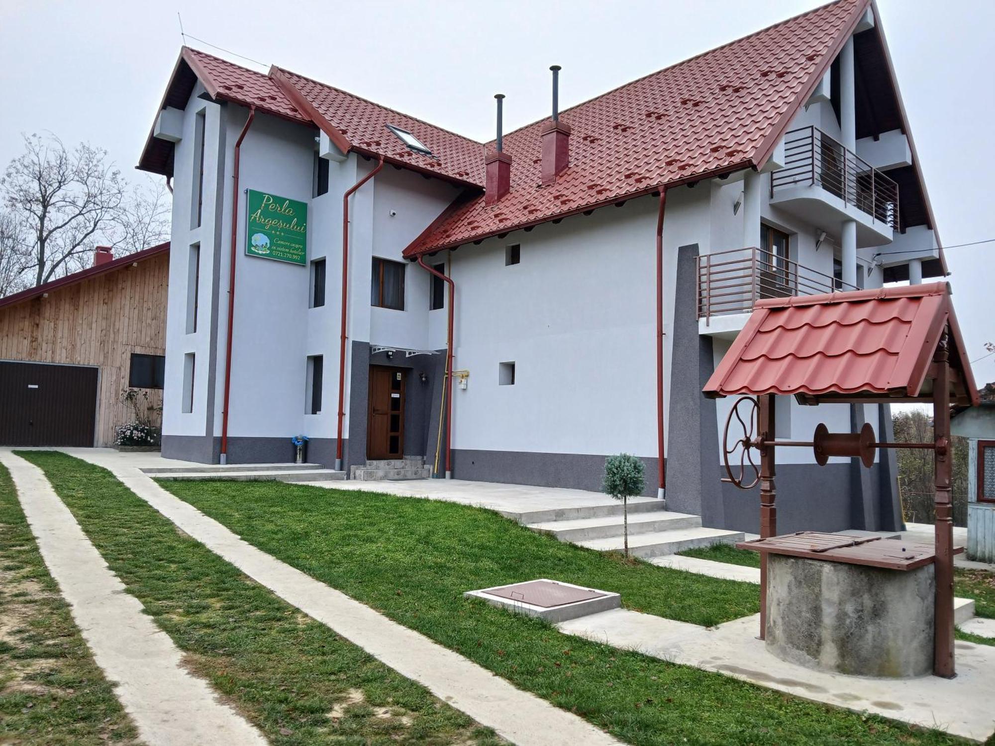 Perla Argesului, Ciubar, Piscina, Lift, Gratar, Cabana, Pensiuni, Hotel Cazare Transfagarasan Curtea De Arges Albestii de Arges Ngoại thất bức ảnh