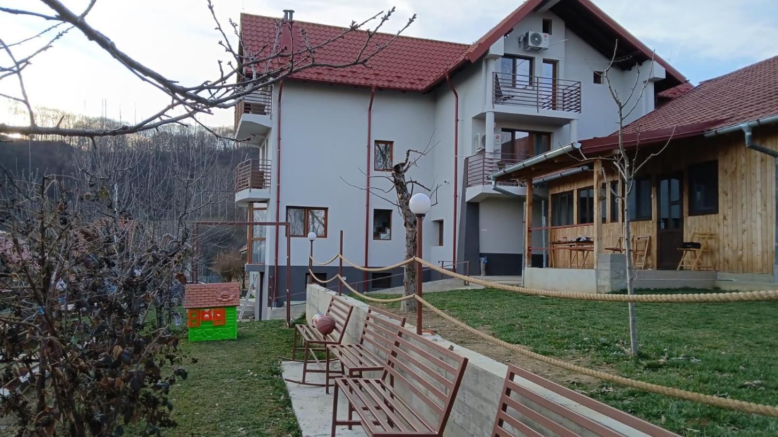 Perla Argesului, Ciubar, Piscina, Lift, Gratar, Cabana, Pensiuni, Hotel Cazare Transfagarasan Curtea De Arges Albestii de Arges Ngoại thất bức ảnh
