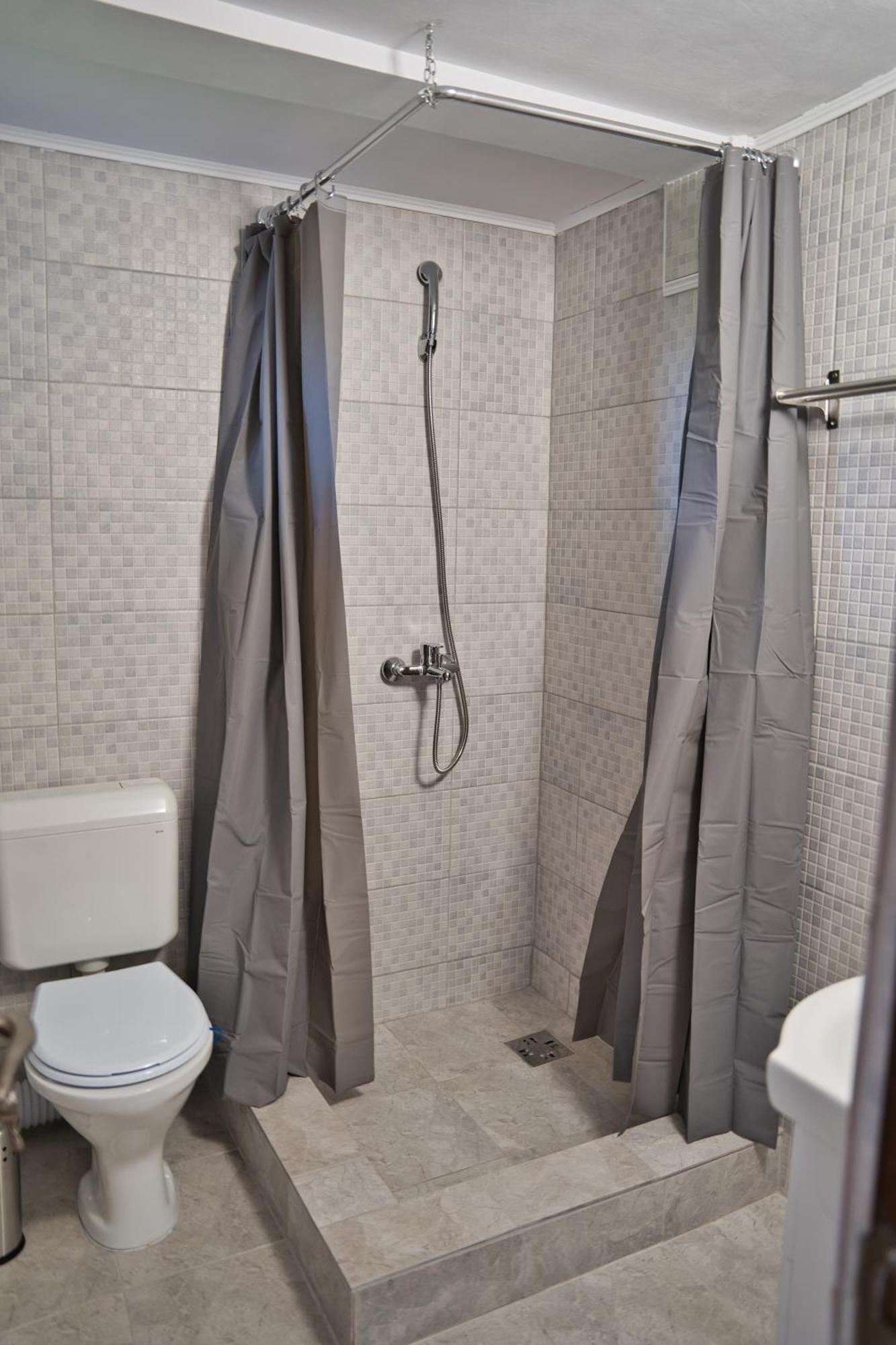 Perla Argesului, Ciubar, Piscina, Lift, Gratar, Cabana, Pensiuni, Hotel Cazare Transfagarasan Curtea De Arges Albestii de Arges Phòng bức ảnh