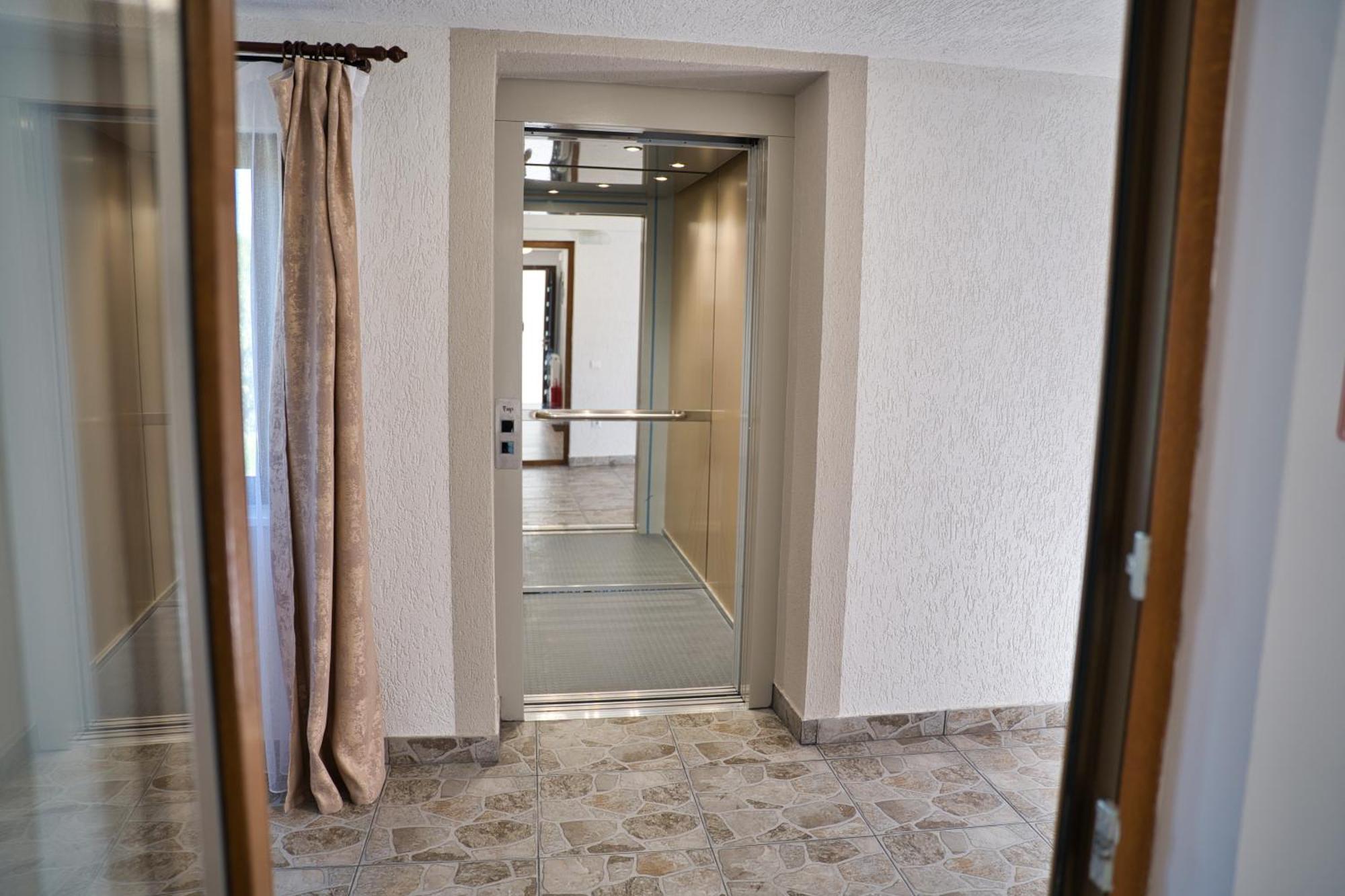 Perla Argesului, Ciubar, Piscina, Lift, Gratar, Cabana, Pensiuni, Hotel Cazare Transfagarasan Curtea De Arges Albestii de Arges Ngoại thất bức ảnh