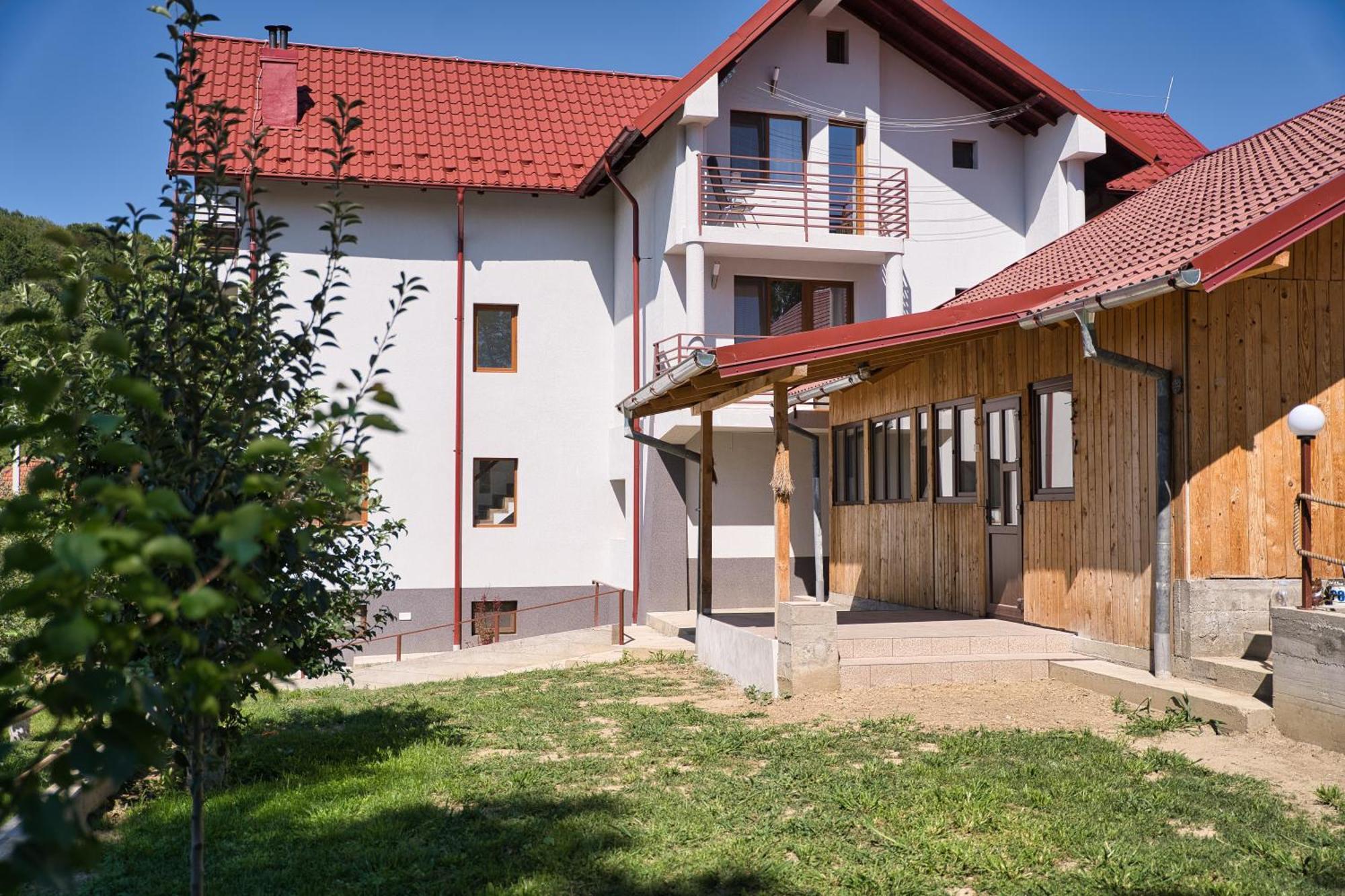 Perla Argesului, Ciubar, Piscina, Lift, Gratar, Cabana, Pensiuni, Hotel Cazare Transfagarasan Curtea De Arges Albestii de Arges Ngoại thất bức ảnh